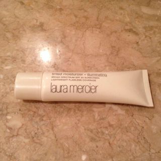 ローラメルシエ(laura mercier)のティンテッドモイスチャライザーイルミネ…(その他)