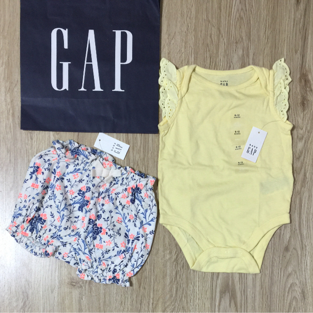 babyGAP(ベビーギャップ)のえりたん様専用ベビーギャップ 70 ロンパース 2点 パンツ2点 キッズ/ベビー/マタニティのベビー服(~85cm)(ロンパース)の商品写真