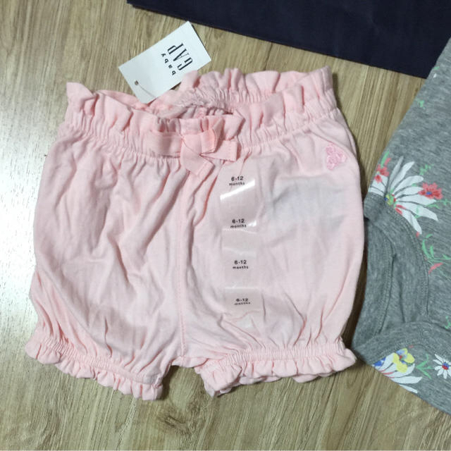 babyGAP(ベビーギャップ)のえりたん様専用ベビーギャップ 70 ロンパース 2点 パンツ2点 キッズ/ベビー/マタニティのベビー服(~85cm)(ロンパース)の商品写真