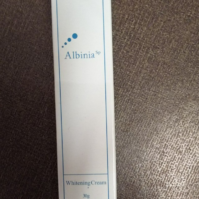 アルバニアホワイトニングクリーム コスメ/美容のスキンケア/基礎化粧品(フェイスクリーム)の商品写真
