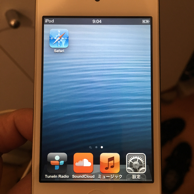 Apple(アップル)の【値下げ】iPod Touch 8GB 第4世代 ホワイト スマホ/家電/カメラのオーディオ機器(ポータブルプレーヤー)の商品写真