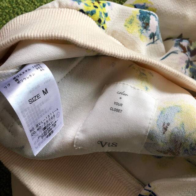 ViS(ヴィス)のViS 花柄ブルゾン☆美品 レディースのジャケット/アウター(ブルゾン)の商品写真