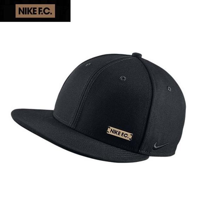 NIKE(ナイキ)の★送料無料★UK直輸入★ナイキ★NIKE FC INGOT キャップ★黒x金★ メンズの帽子(キャップ)の商品写真