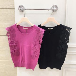 ビーラディエンス(BE RADIANCE)の新品タグ付き♡肩レースノースリニット♡(カットソー(半袖/袖なし))