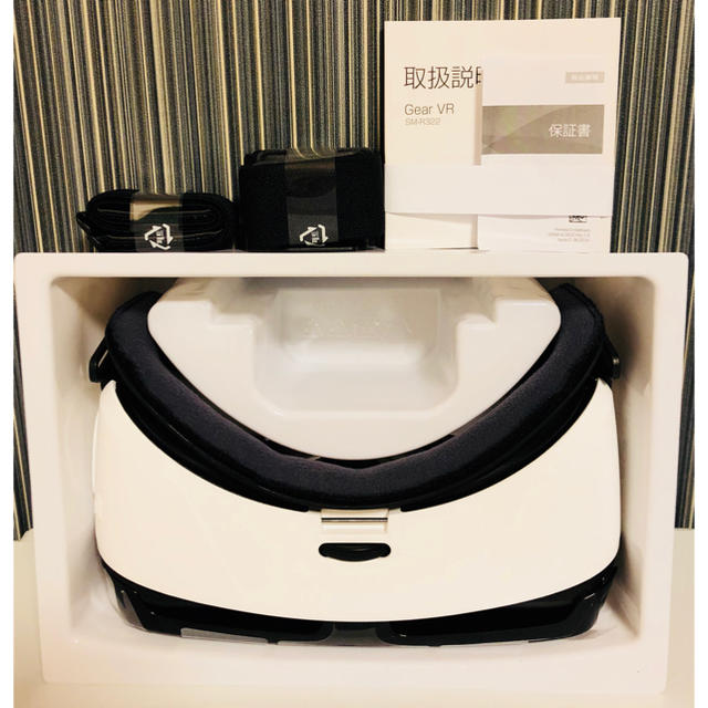 SAMSUNG(サムスン)の【新品未使用品】GALAXY Gear VR／ホワイト スマホ/家電/カメラのスマートフォン/携帯電話(その他)の商品写真