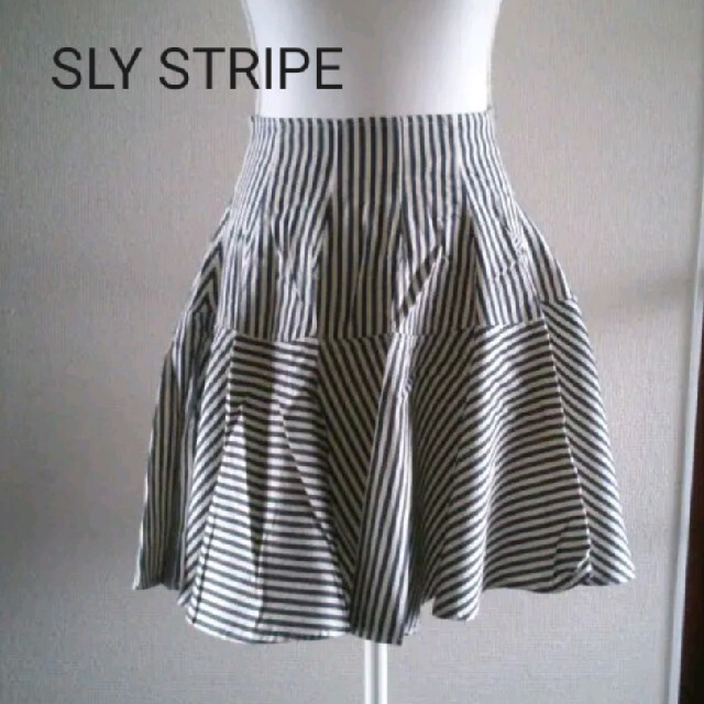 SLY(スライ)の新品★SLY STRIPE フレアースカート(ﾈｲﾋﾞｰ・ｻｲｽﾞ1) レディースのスカート(ひざ丈スカート)の商品写真