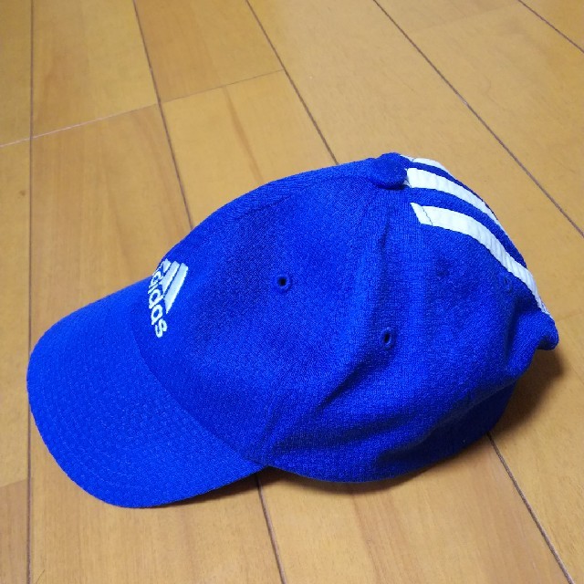 adidas(アディダス)のadidasキッズ帽子フリーｻｲｽﾞ美品 キッズ/ベビー/マタニティのこども用ファッション小物(帽子)の商品写真