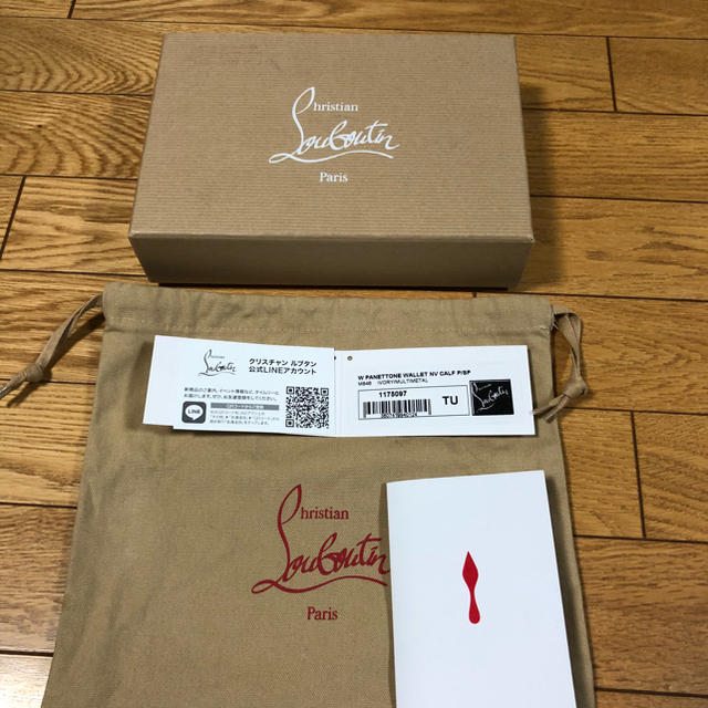 Christian Louboutin(クリスチャンルブタン)のクリスチャンルブタン  パネトーネ アイボリー×マルチメタル金具 レディースのファッション小物(財布)の商品写真