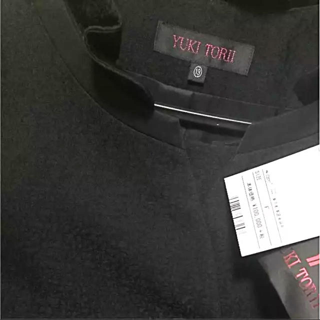 ユキトリイ（YUKI TORII）新品19号定価10万黒無地の礼服 大きなサイズ