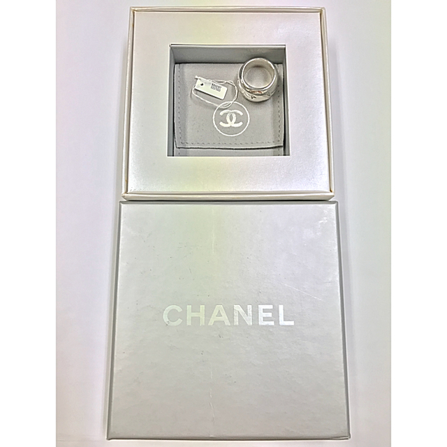 CHANEL(シャネル)の正規品 新品研磨済 CHANEL ロゴ入り シルバーリング 11号 レディースのアクセサリー(リング(指輪))の商品写真