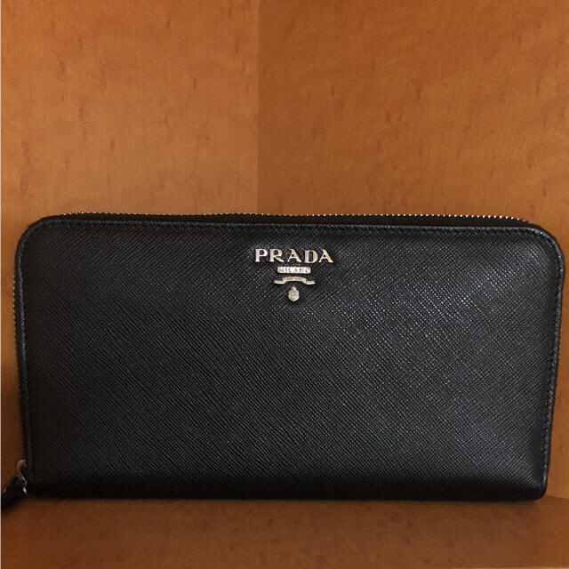 PRADA(プラダ)の3日間限定最終値下げ！PRADA 長財布 シルバー レディースのファッション小物(財布)の商品写真