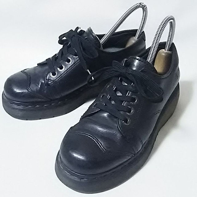 Dr.Martens(ドクターマーチン)の傑作希少モデル!ドクターマーチン高級牛革レザー厚底シューズ黒23cm レディースの靴/シューズ(ローファー/革靴)の商品写真