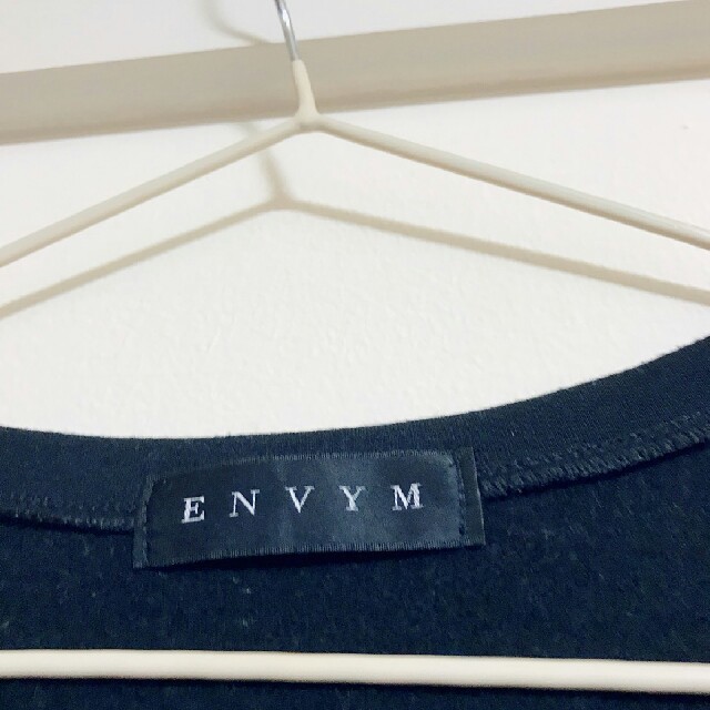ENVYM(アンビー)のアンビー　カッティングトップス レディースのトップス(Tシャツ(半袖/袖なし))の商品写真