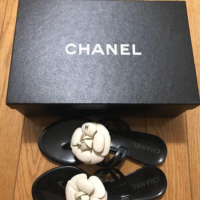 CHANEL(シャネル)のCHANEL カメリア 白 サンダル 35 レディースの靴/シューズ(サンダル)の商品写真