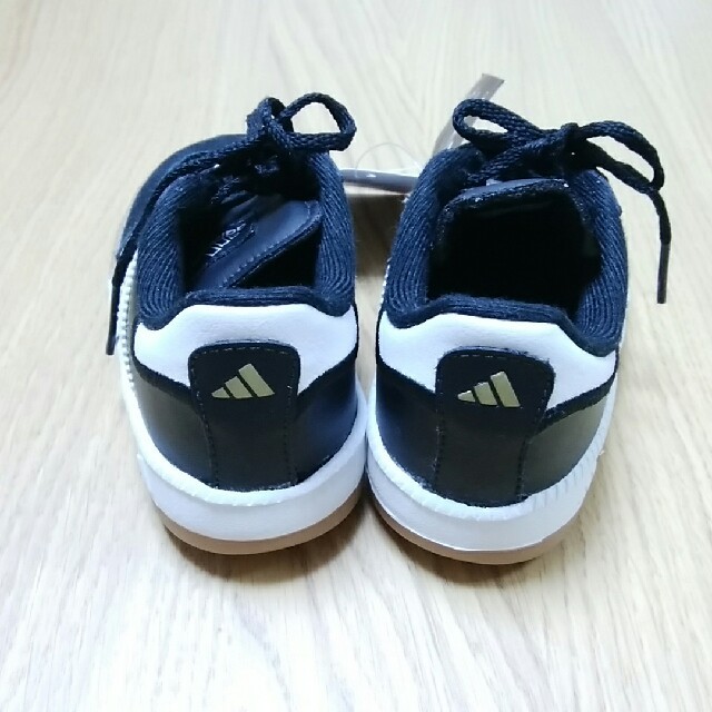 adidas(アディダス)の新品　アディダス☆靴　 キッズ/ベビー/マタニティのベビー靴/シューズ(~14cm)(スニーカー)の商品写真