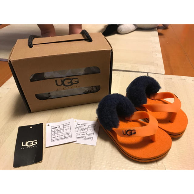 UGG(アグ)のugg サンダル 12 ベビーサンダル オレンジ  キッズ/ベビー/マタニティのベビー靴/シューズ(~14cm)(サンダル)の商品写真