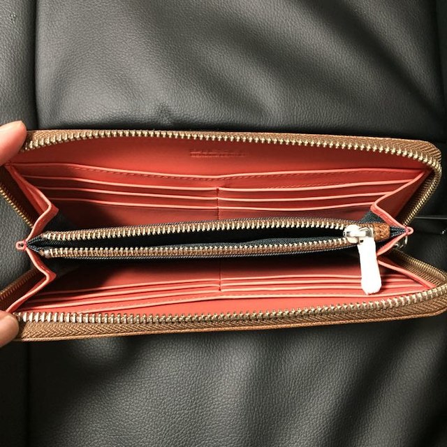 DIESEL(ディーゼル)の専用箱付き　DIESEL 長財布 ブラウン レディースのファッション小物(財布)の商品写真