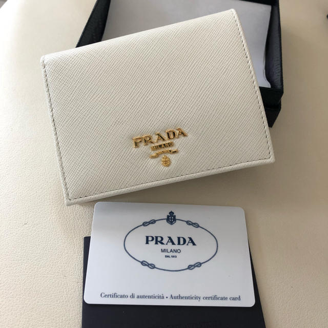 PRADA(プラダ)の【新品未使用】プラダ PRADA 二つ折り財布 レディースのファッション小物(財布)の商品写真