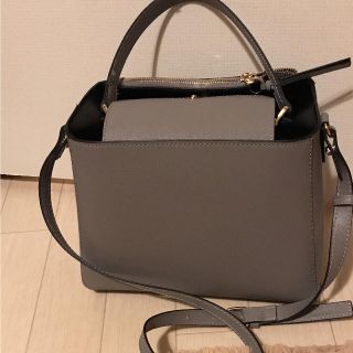 ザラ(ZARA)のZARA  ミディアムジップ付きトートバッグ 今季(トートバッグ)