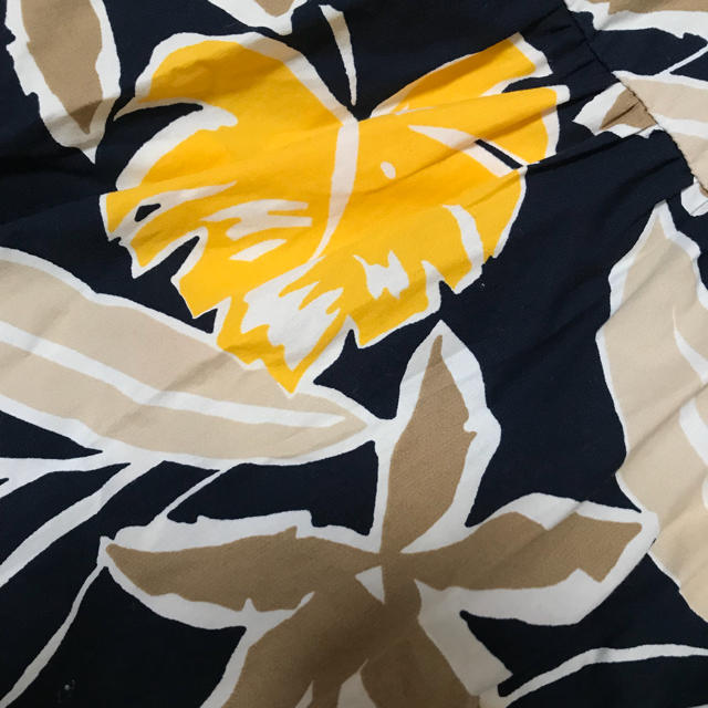 ZARA(ザラ)の専用！ ZARA  ザラ  フレアスカート  花柄  ボタニカル レディースのスカート(ひざ丈スカート)の商品写真