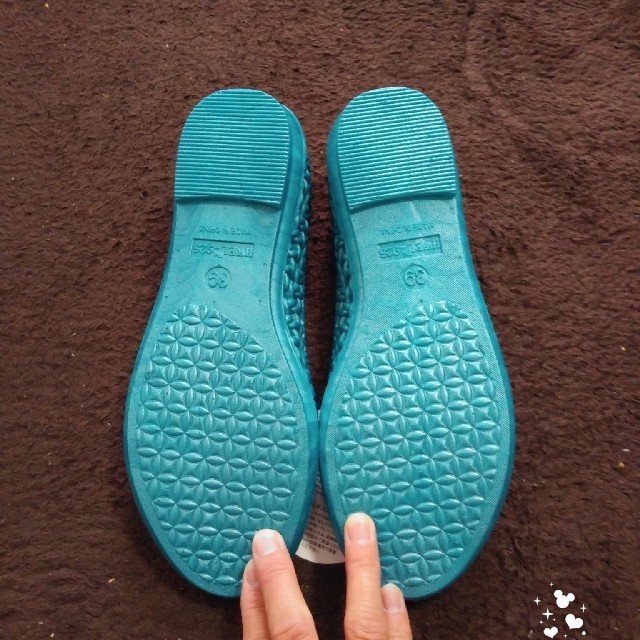 ｢新品・未使用｣ラバーパンプス エメラルドグリーン 23cm レディースの靴/シューズ(サンダル)の商品写真