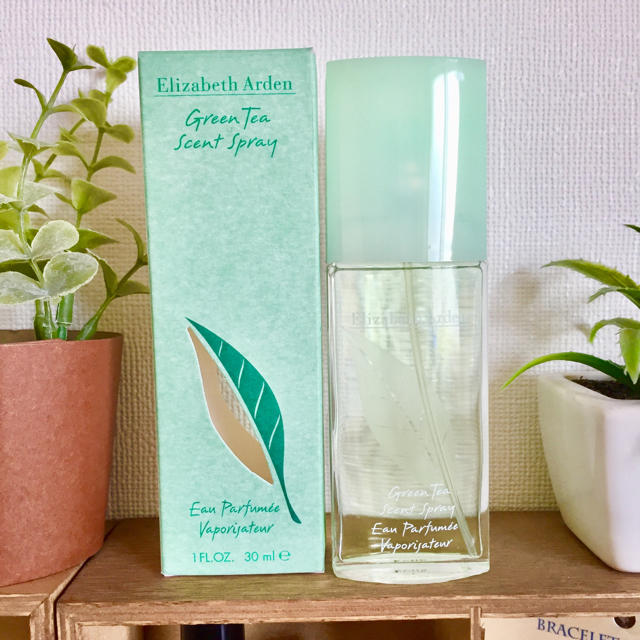 Elizabeth Arden(エリザベスアーデン)のエリザベスアーデン  グリーンティ  わかちん様専用♡ コスメ/美容の香水(香水(女性用))の商品写真