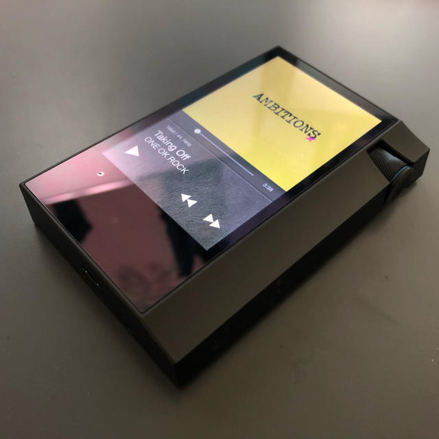 iriver(アイリバー)のAK70 MKII ケース付き スマホ/家電/カメラのオーディオ機器(ポータブルプレーヤー)の商品写真