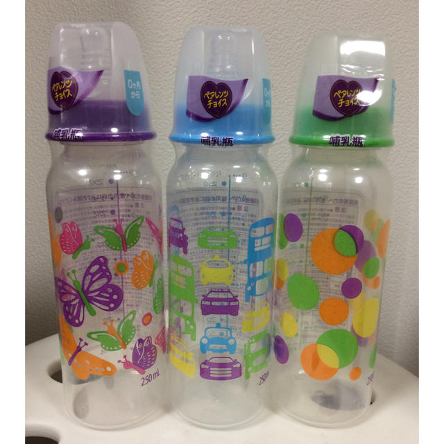 プラスチック 哺乳瓶 2本セット キッズ/ベビー/マタニティの授乳/お食事用品(哺乳ビン)の商品写真