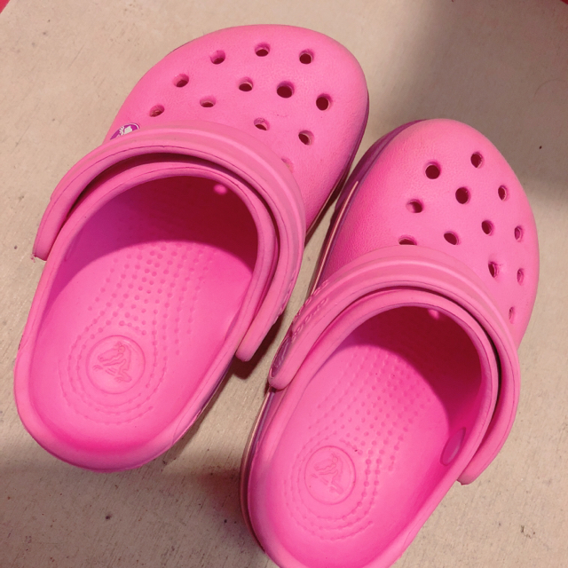 crocs(クロックス)のクロックス ピンク キッズ/ベビー/マタニティのベビー靴/シューズ(~14cm)(サンダル)の商品写真