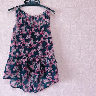 ベルシュカ(Bershka)の花柄トップス(カットソー(半袖/袖なし))