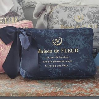 メゾンドフルール(Maison de FLEUR)の★タイムセール★Maison de FLEUR フラワープリントポーチ ネイビー(ポーチ)