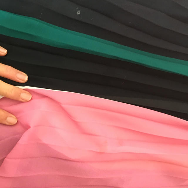 ZARA(ザラ)のザラ マルチストライプ プリーツスカート xs 大人気完売品 レディースのスカート(ひざ丈スカート)の商品写真