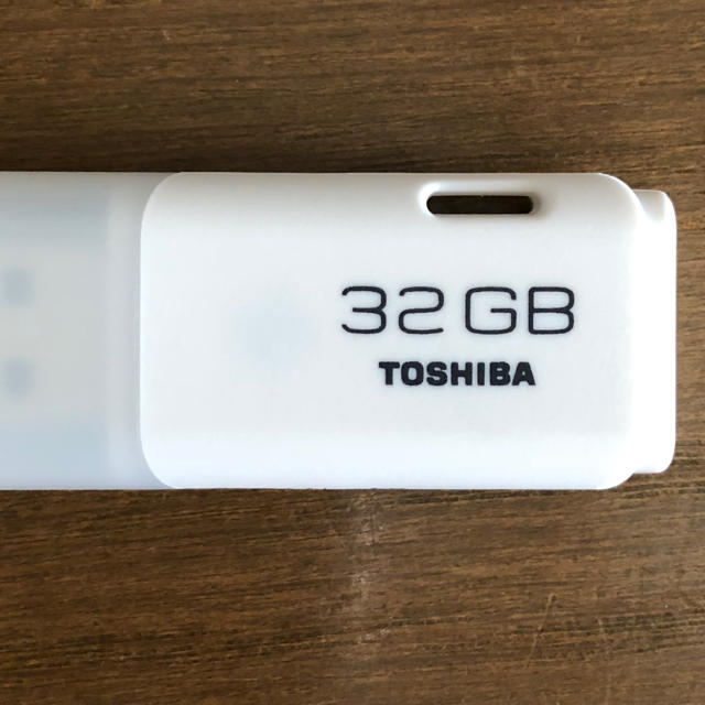 東芝(トウシバ)の東芝 USB32GBメモリー スマホ/家電/カメラのPC/タブレット(PC周辺機器)の商品写真