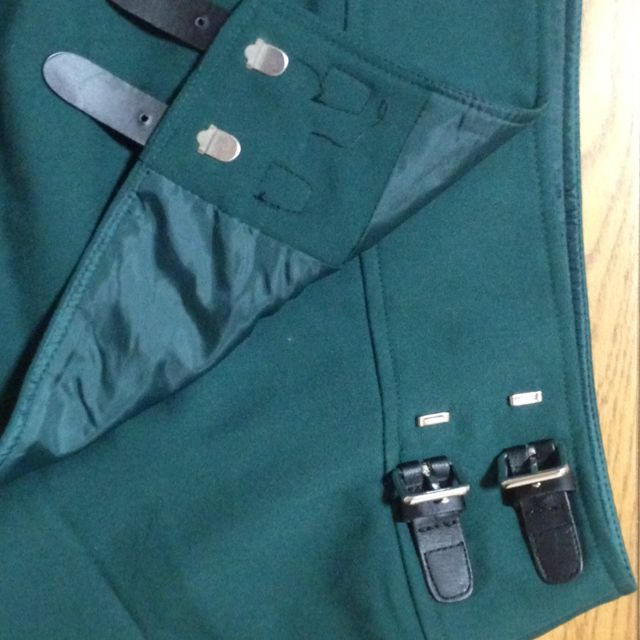 H&M(エイチアンドエム)のグリーン 巻きスカート H&M レディースのスカート(ミニスカート)の商品写真