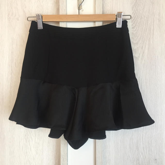 ZARA(ザラ)のZARA キュロットスカート ショートパンツ ブラック 黒 レディースのパンツ(キュロット)の商品写真