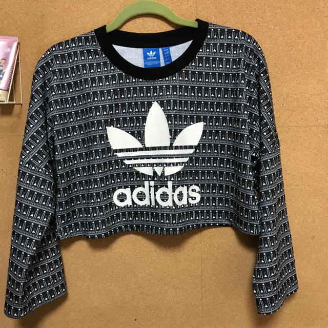 adidas(アディダス)のアディダス ショート丈トップス レディースのトップス(カットソー(長袖/七分))の商品写真