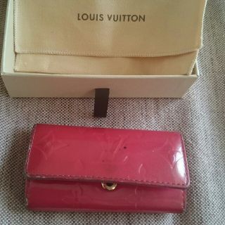 ルイヴィトン(LOUIS VUITTON)のルイヴィトン ヴェルニ キーケース ピンク(キーケース)