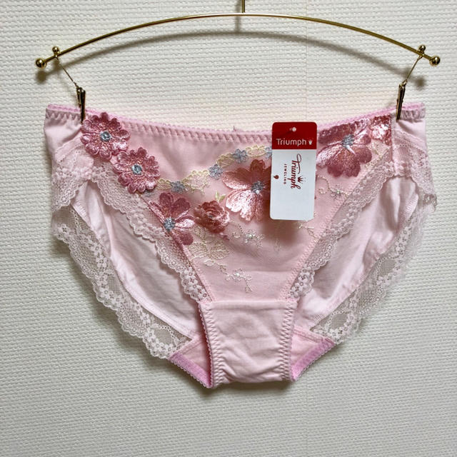 Triumph(トリンプ)の【ココちナナち♡様専用】トリンプ ジュエリング  ブラ＆ショーツ 5セット レディースの下着/アンダーウェア(ブラ&ショーツセット)の商品写真