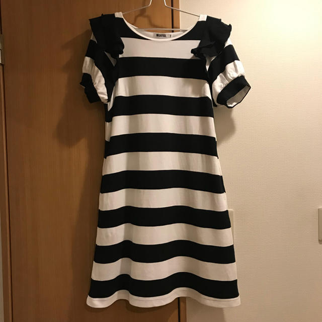 MILKFED.(ミルクフェド)の【MILKFED.】RUFFLE STRIPED DRESS レディースのワンピース(ひざ丈ワンピース)の商品写真