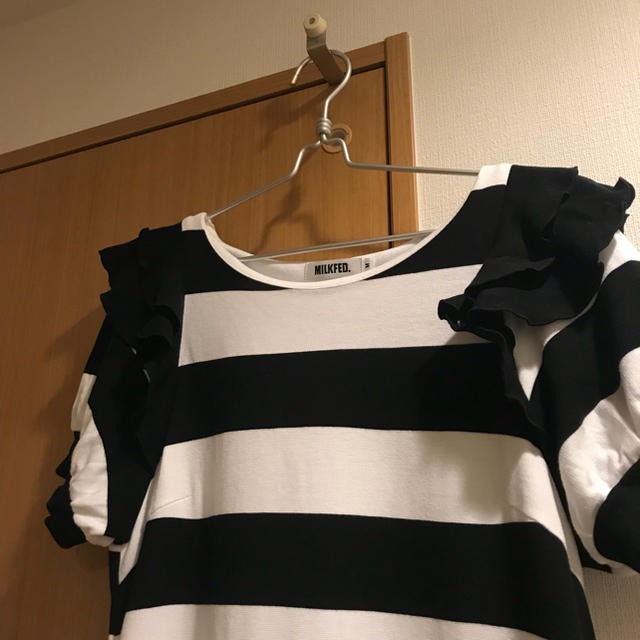 MILKFED.(ミルクフェド)の【MILKFED.】RUFFLE STRIPED DRESS レディースのワンピース(ひざ丈ワンピース)の商品写真