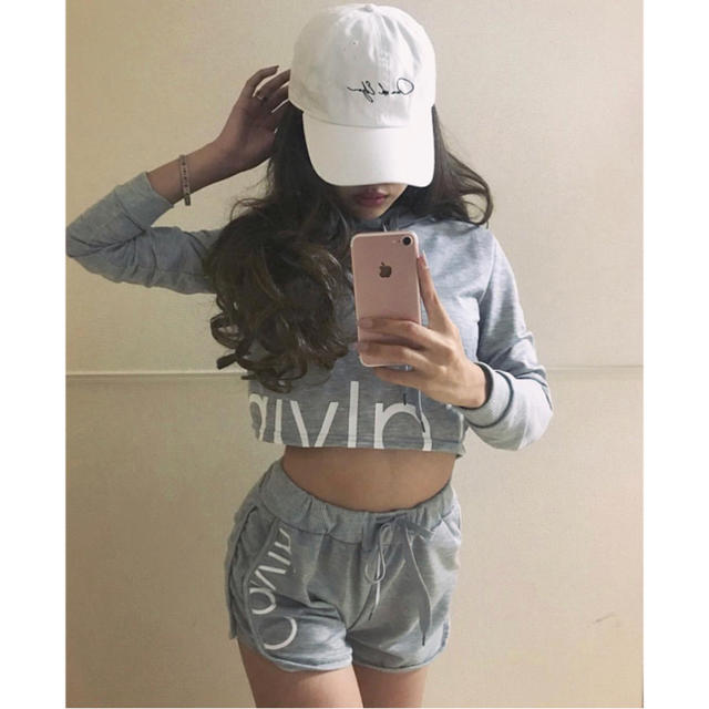 人気特価 Calvin セットアップ Klein Tシャツ/カットソー(半袖/袖なし