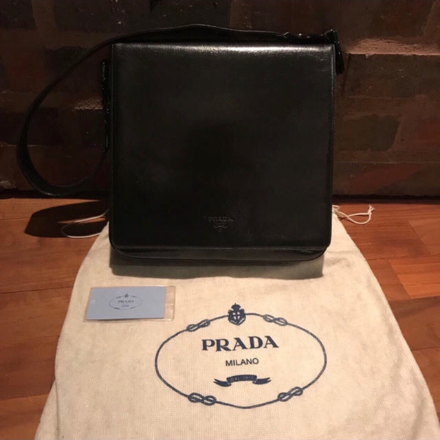 正規品 PRADA バッグ プラダ 黒 ショルダー レザー 革 冠婚葬祭