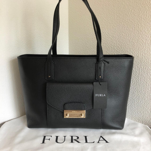 Furla(フルラ)の新品 フルラ  日本未入荷 Julia レザー ショルダーバッグ A4 大容量 レディースのバッグ(ショルダーバッグ)の商品写真