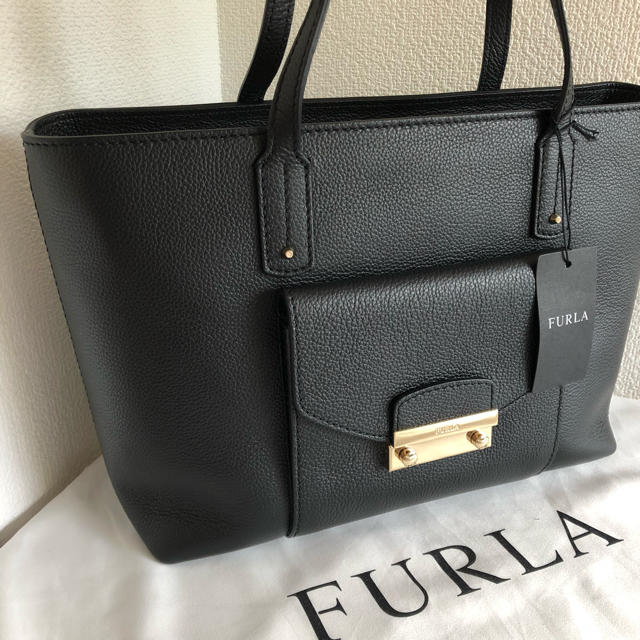 Furla(フルラ)の新品 フルラ  日本未入荷 Julia レザー ショルダーバッグ A4 大容量 レディースのバッグ(ショルダーバッグ)の商品写真