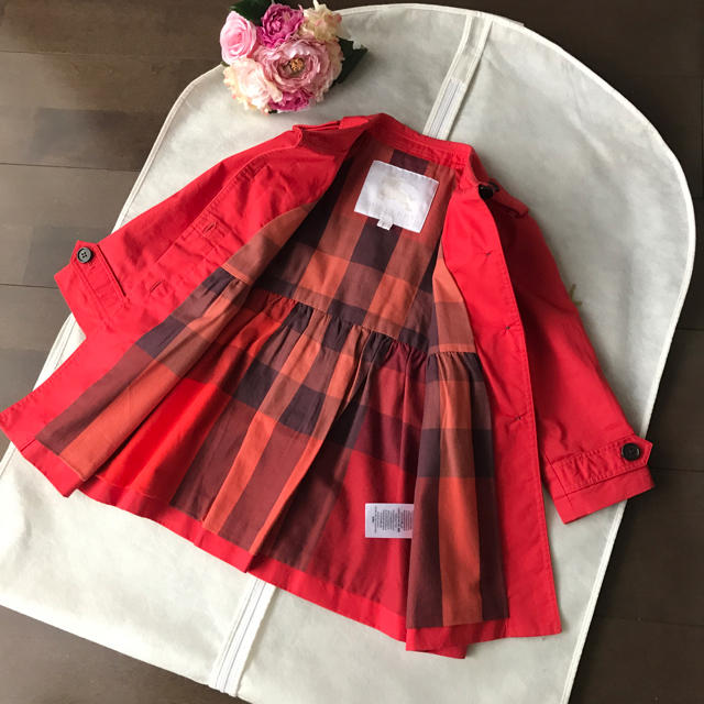 BURBERRY(バーバリー)のバーバリー トレンチコート 90 赤 Burberry キッズ/ベビー/マタニティのキッズ服女の子用(90cm~)(コート)の商品写真