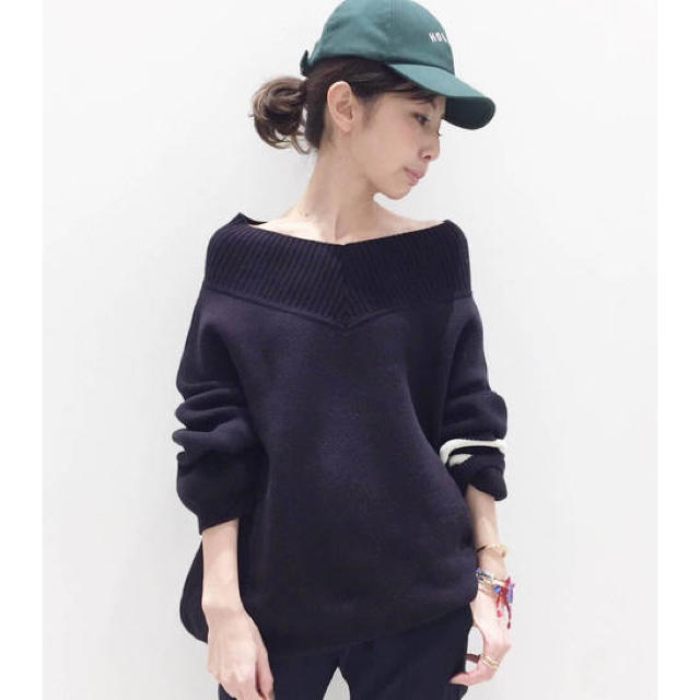 アパルトモン Jacquared Vネック KNIT 新品 アパルトモン Jacquared Vネック KNIT 新品