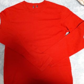 ユニクロ(UNIQLO)の赤色の無地の長袖トレーナー(Tシャツ/カットソー(七分/長袖))