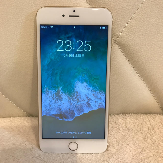 iPhone 6 Plus Gold 128 GB docomo スマホ/家電/カメラのスマートフォン/携帯電話(スマートフォン本体)の商品写真