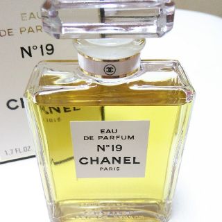 シャネル(CHANEL)の《今だけ安価》50ml　シャネル　CHANEL　PARIS　N°19　パルファン(香水(女性用))