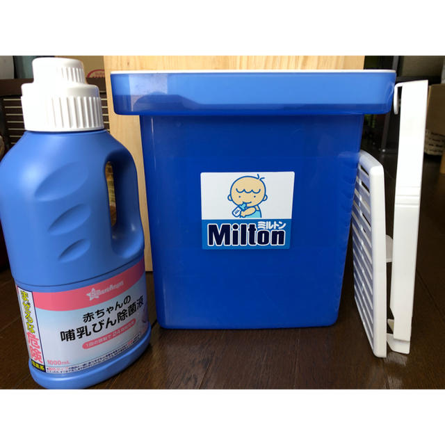 ミルトン 哺乳瓶除菌液 セット キッズ/ベビー/マタニティの洗浄/衛生用品(哺乳ビン用消毒/衛生ケース)の商品写真